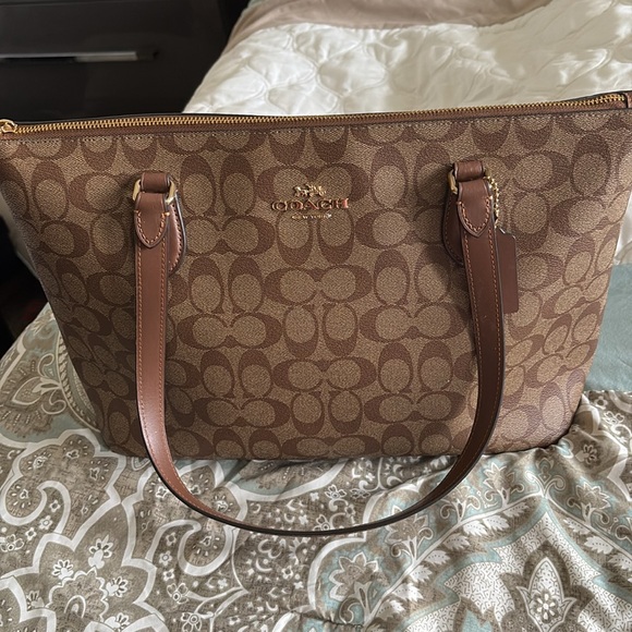 Coach Tote/ Matching Wallet - Picture 8 of 8